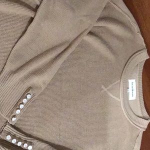 Sweater with pearl buttons at sleeve